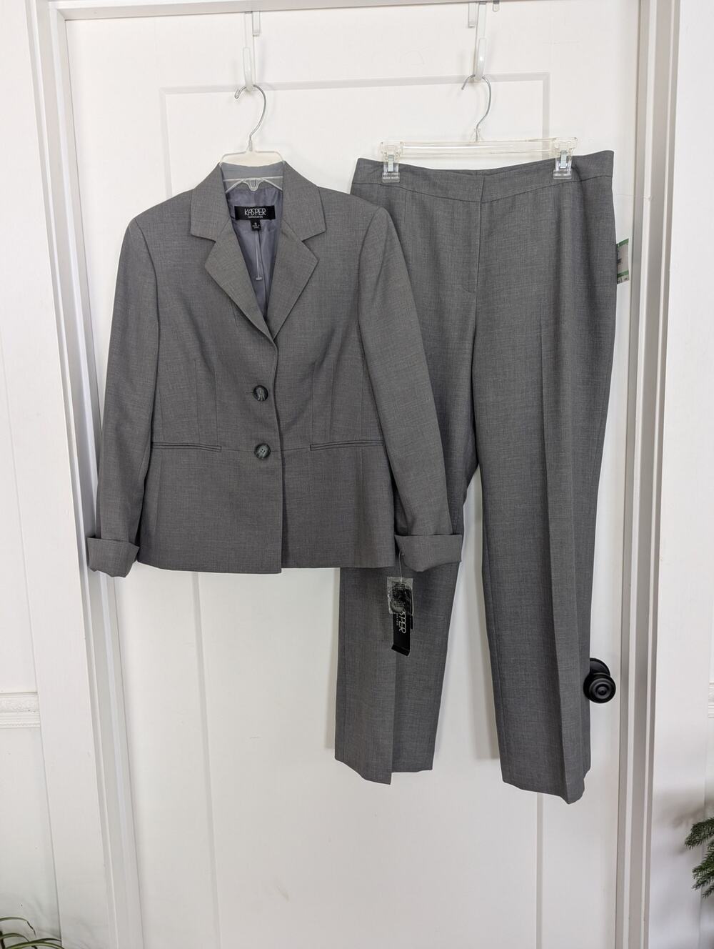 NWT Kasper Separates Gray 2 piece pant suit Sz 6 & 8P Office Siren Career